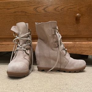 Sorel Joan of Arctic wedge size 6.5 white suede